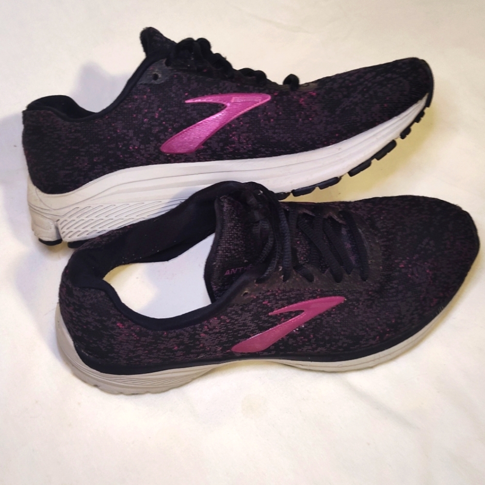 Women's size 9 Brooks Anthem 2 black and purple